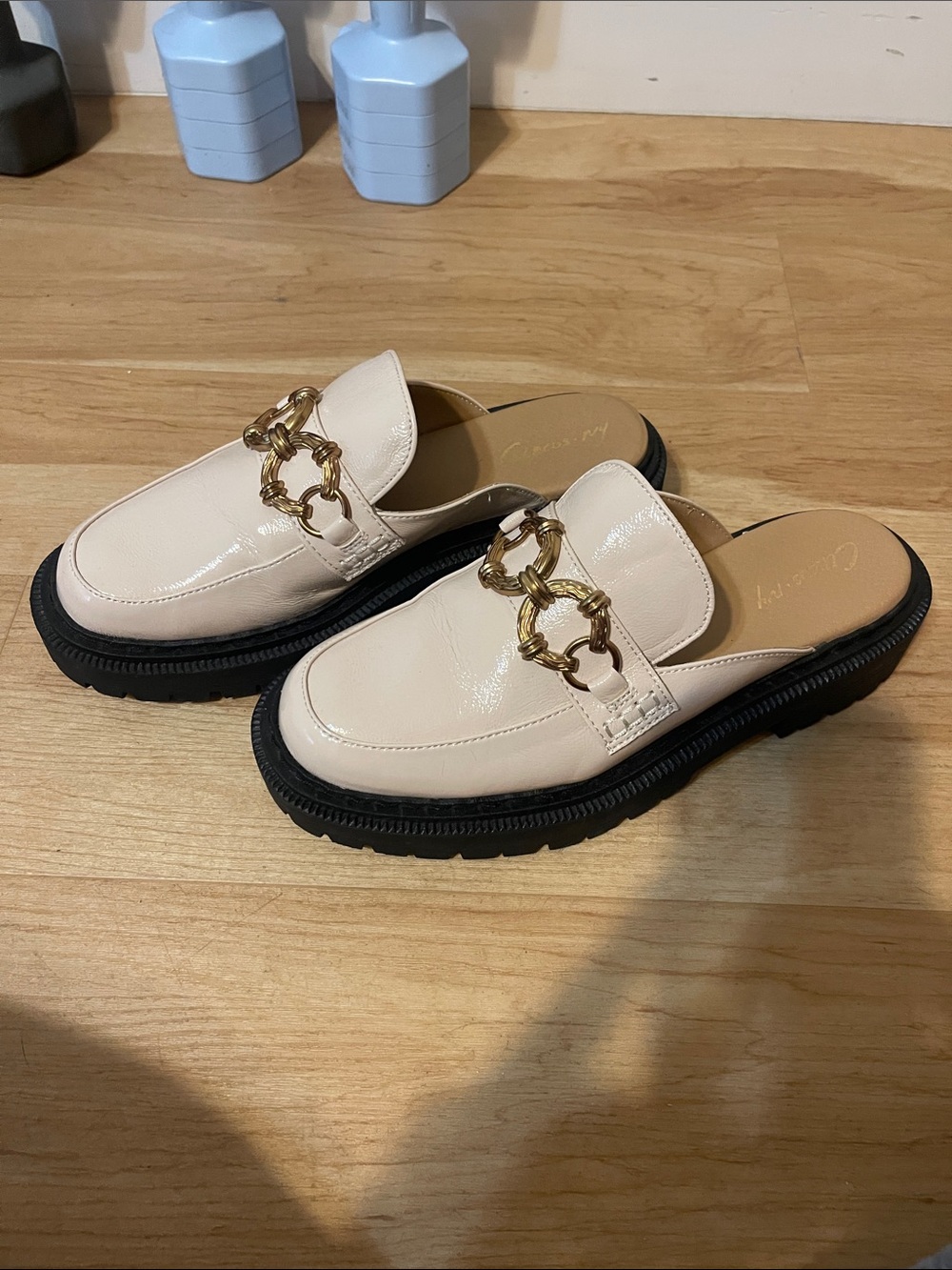 Circus by Sam Edelman Cream Patent Slip-On Loafer Mules with Gold Chain